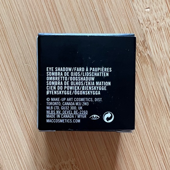 MAC eyeshadow in “greystone” matte - Picture 4 of 5